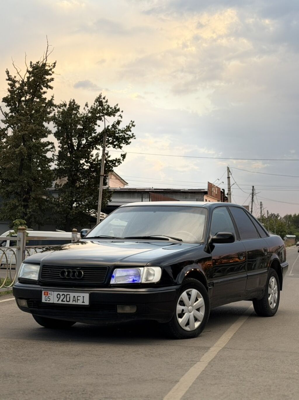 Audi 100: 1993 г., 2.6 л, Механика, Бензин, Седан: фото 3