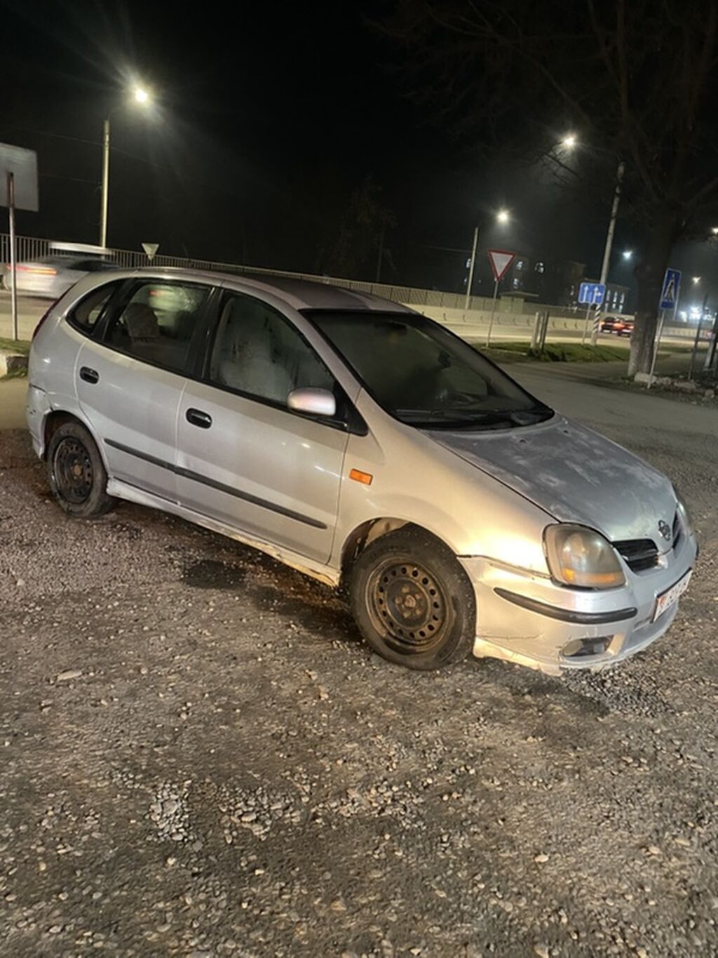 Nissan Almera Tino