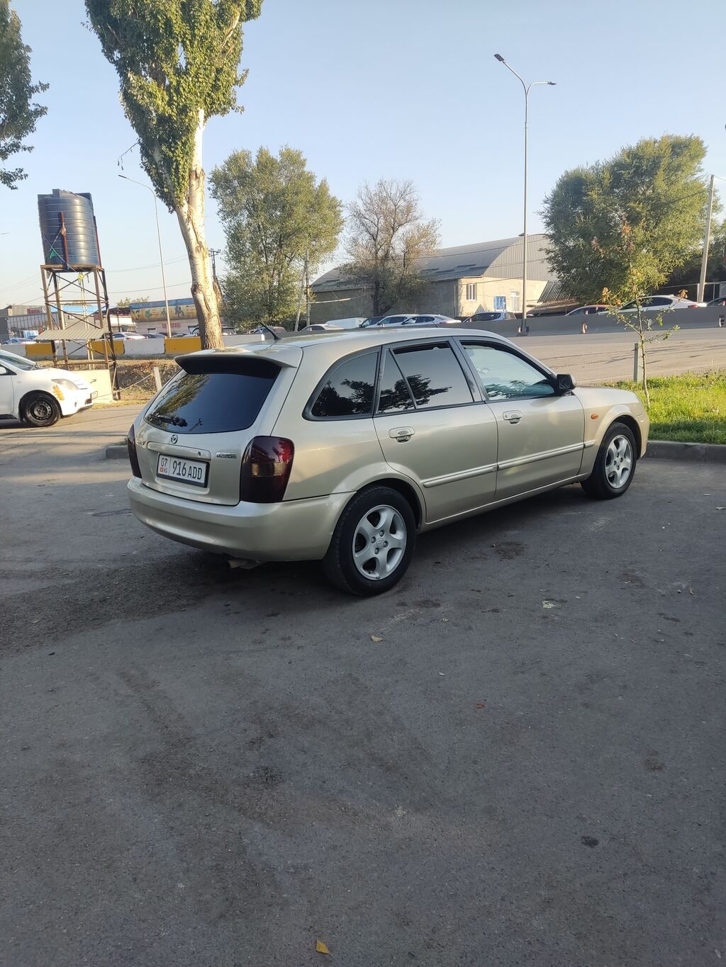 Mazda 323: 2002 г., 1.6 л, Механика, Бензин, Универсал: фото 2