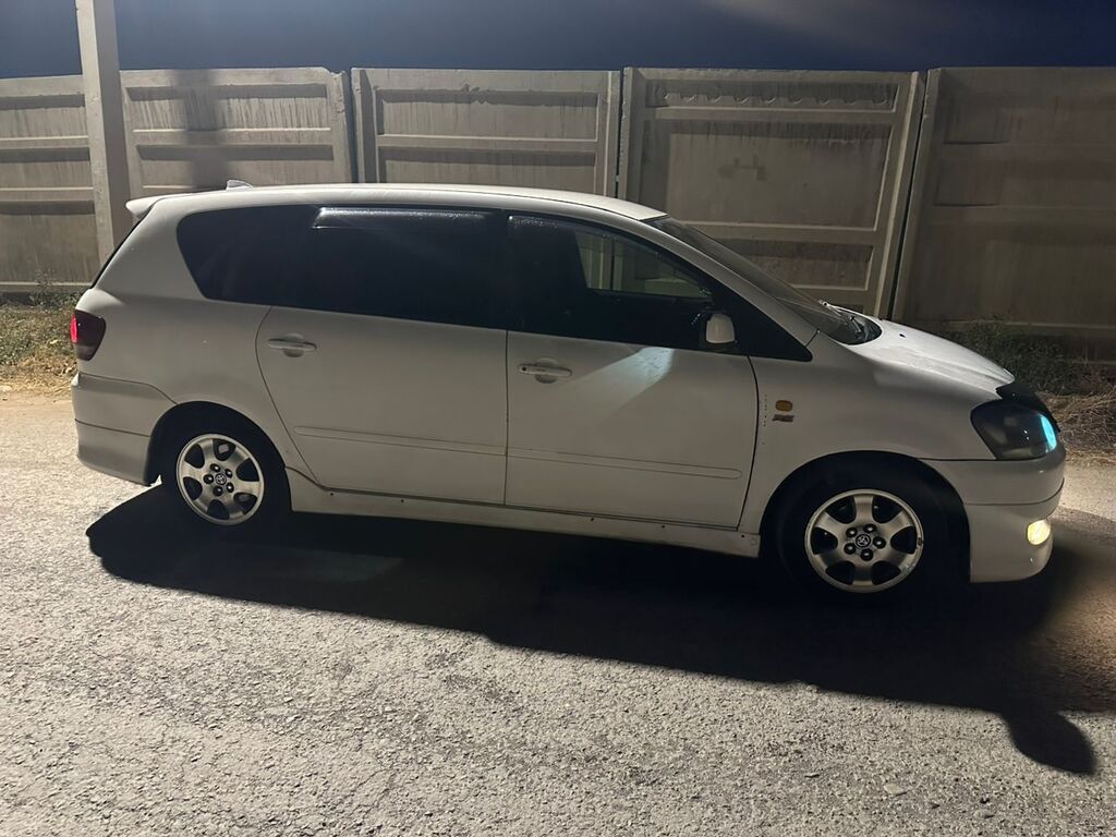 Toyota Ipsum: 2002 г., 2.4 л, Автомат, Бензин, Минивэн: фото 8
