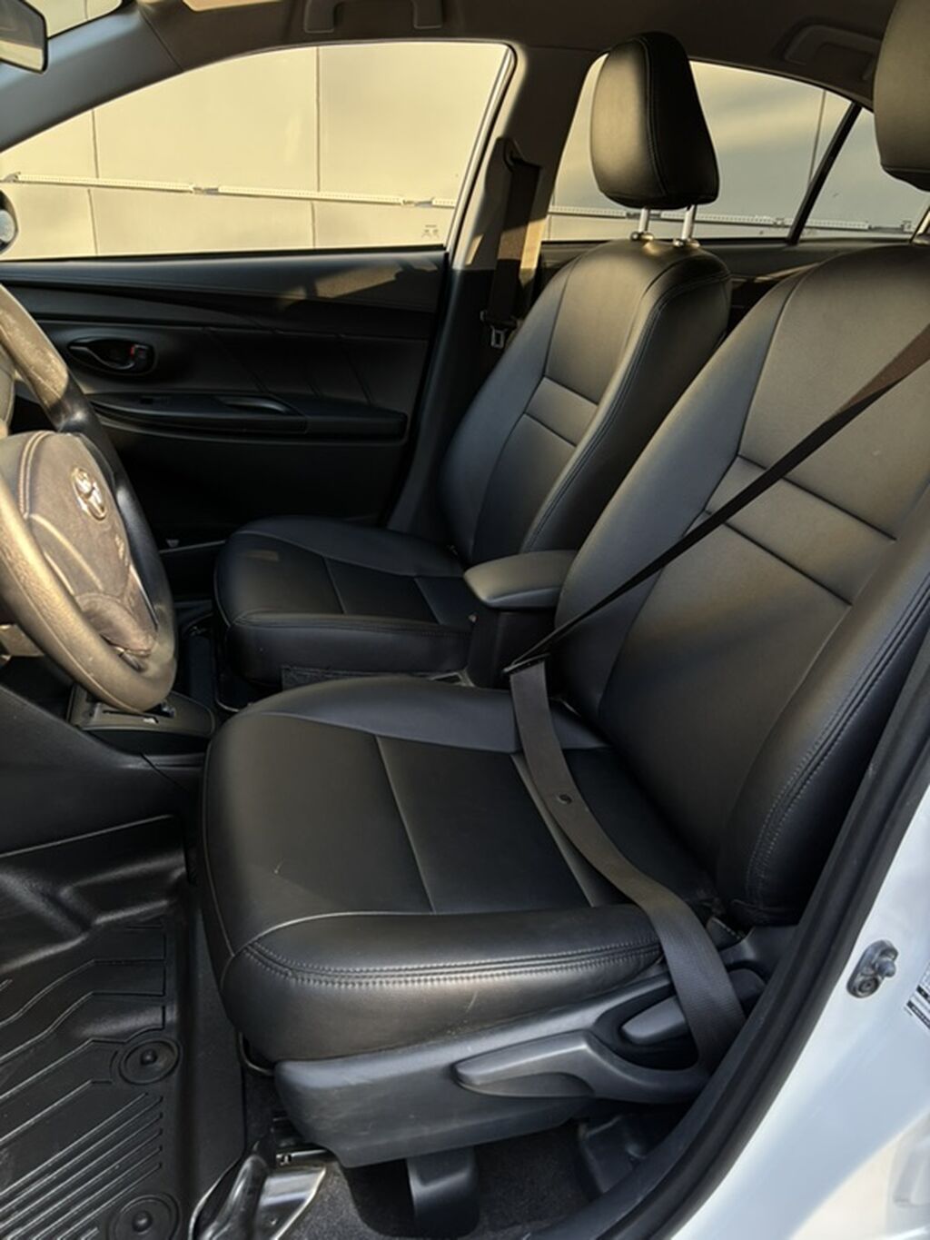 Toyota Yaris: 2020 г., 1.5 л, Автомат, Бензин, Седан: фото 6