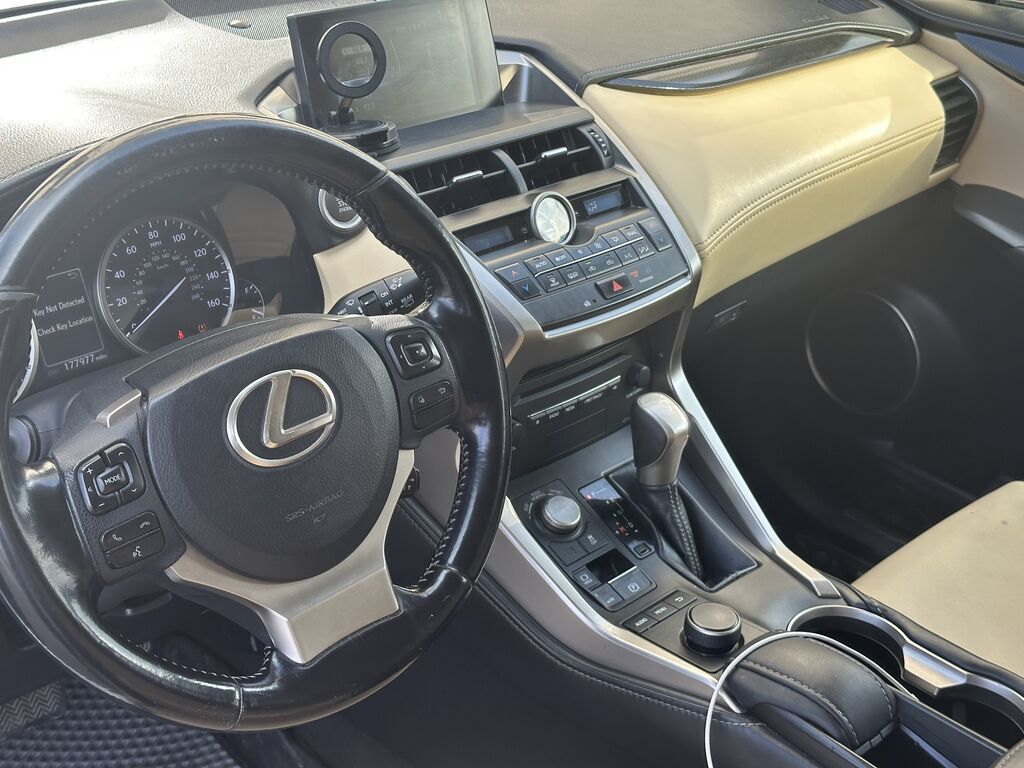 Lexus NX: 2016 г., 2 л, Автомат, Бензин, Кроссовер: фото 7