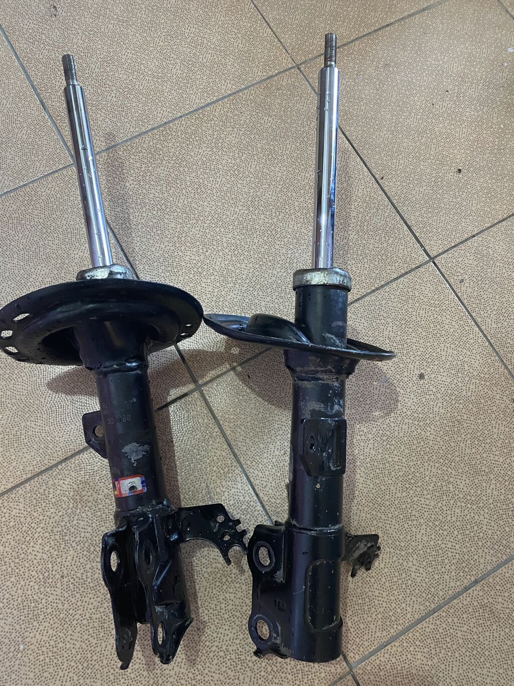 Стойка камри 40. Амортизатор передний камри 70 автовек. Стойки амортизатора камри 50. Стойка передняя камри 50. Тойота камри 30 амортизаторы.