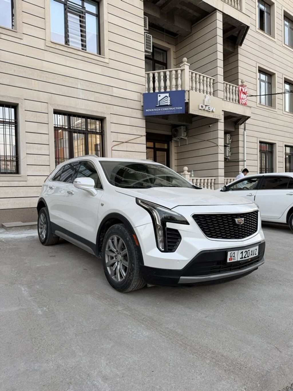 Cadillac : 2020 г., Автомат, Бензин, Кроссовер: фото 3