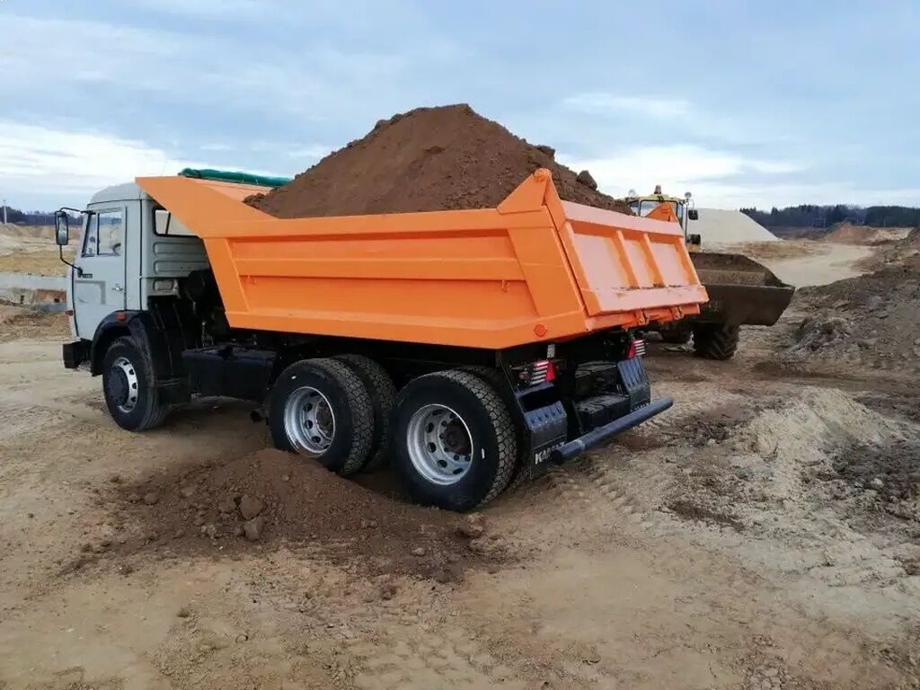 Самосвал 4 куба. КАМАЗ 65115 10 кубов песка. КАМАЗ 10 кубов песка. КАМАЗ самосвал 10т. КАМАЗ самосвал песок щебень.