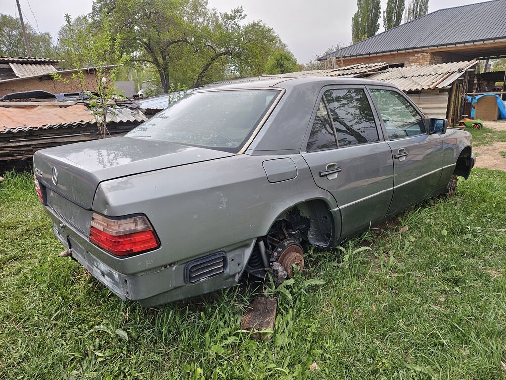 Mercedes-Benz W124: 1992 г., 2.3 л, Механика, Бензин, Седан: фото 1