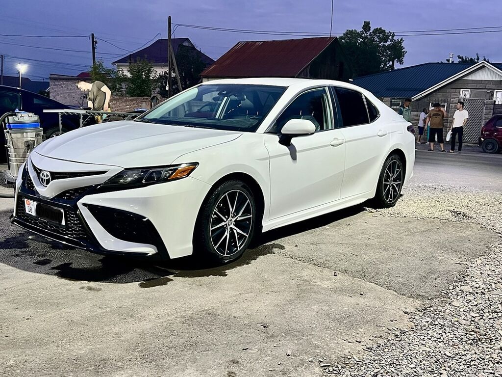 Toyota Camry: 2021 г., 2.5 л, Автомат, Бензин, Седан: фото 2