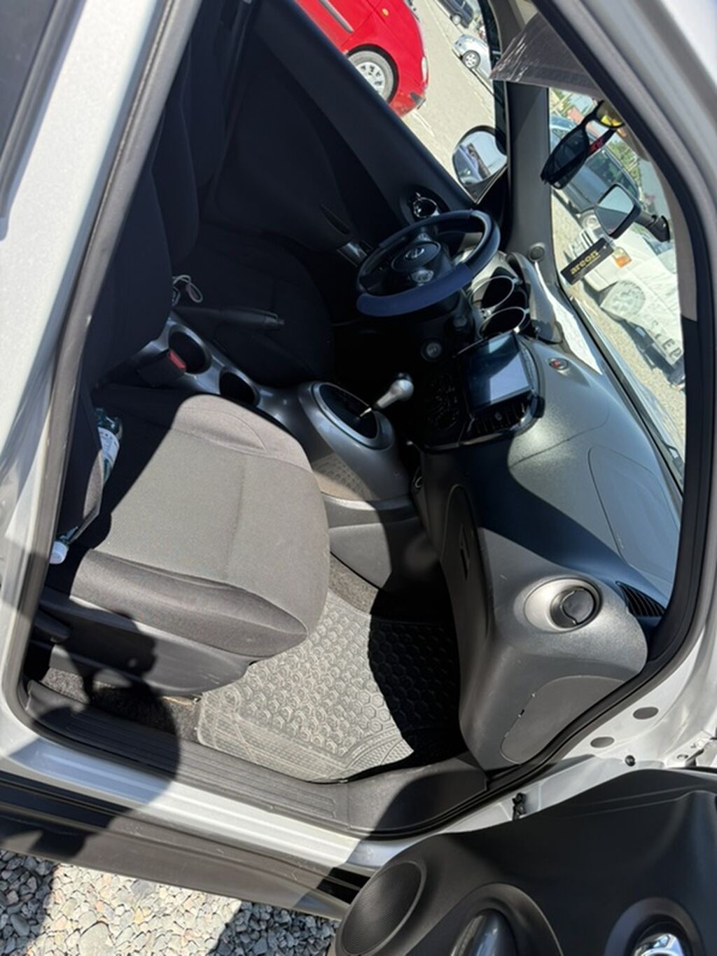 Nissan Juke: 2013 г., 1.6 л, Автомат, Бензин, Кроссовер: фото 6
