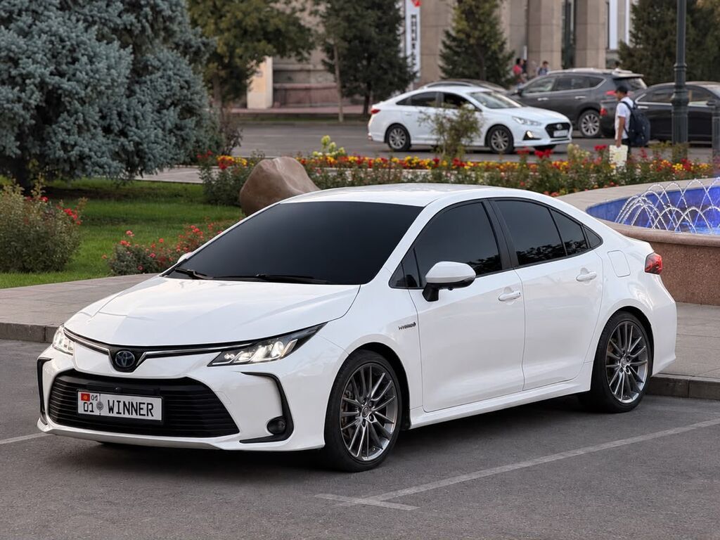 Toyota Corolla: 2022 г., 1.8 л, Автомат, Гибрид, Седан: фото 1