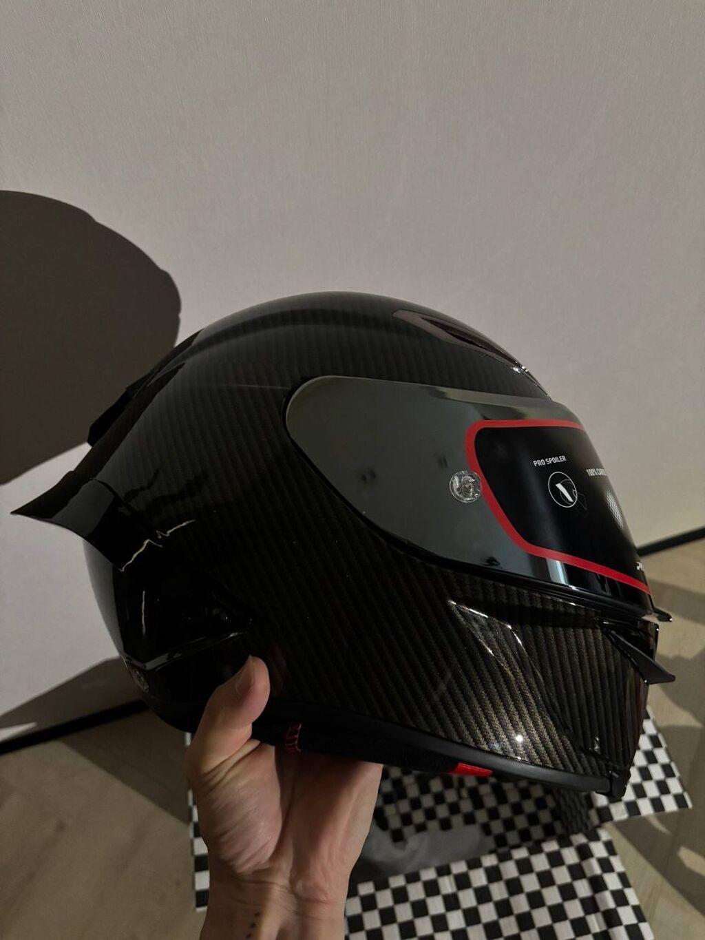 AGV Pista GP RR Carbon — топовый гоночный шлем из 100% карбона: фото 4
