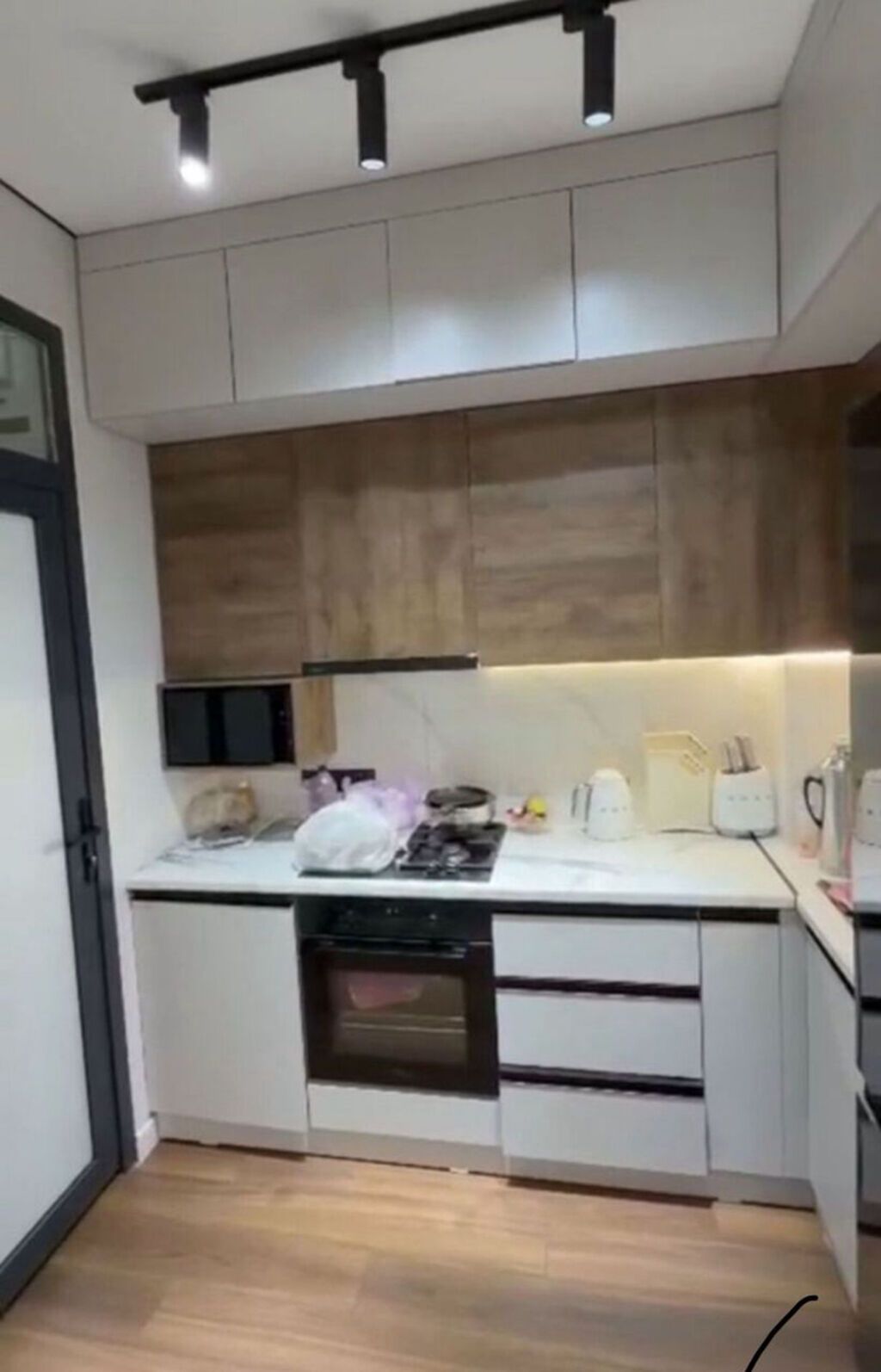 2 комнаты, 53 м², Асанбай мкр Элитка, 2 этаж, Евроремонт: фото 2