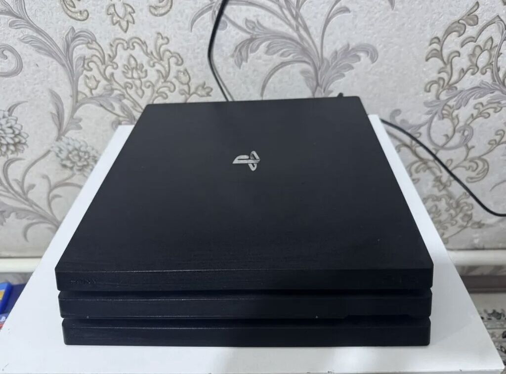 PlayStation 4 Pro (PS4 Pro), черный С двумя джойстиками: фото 3