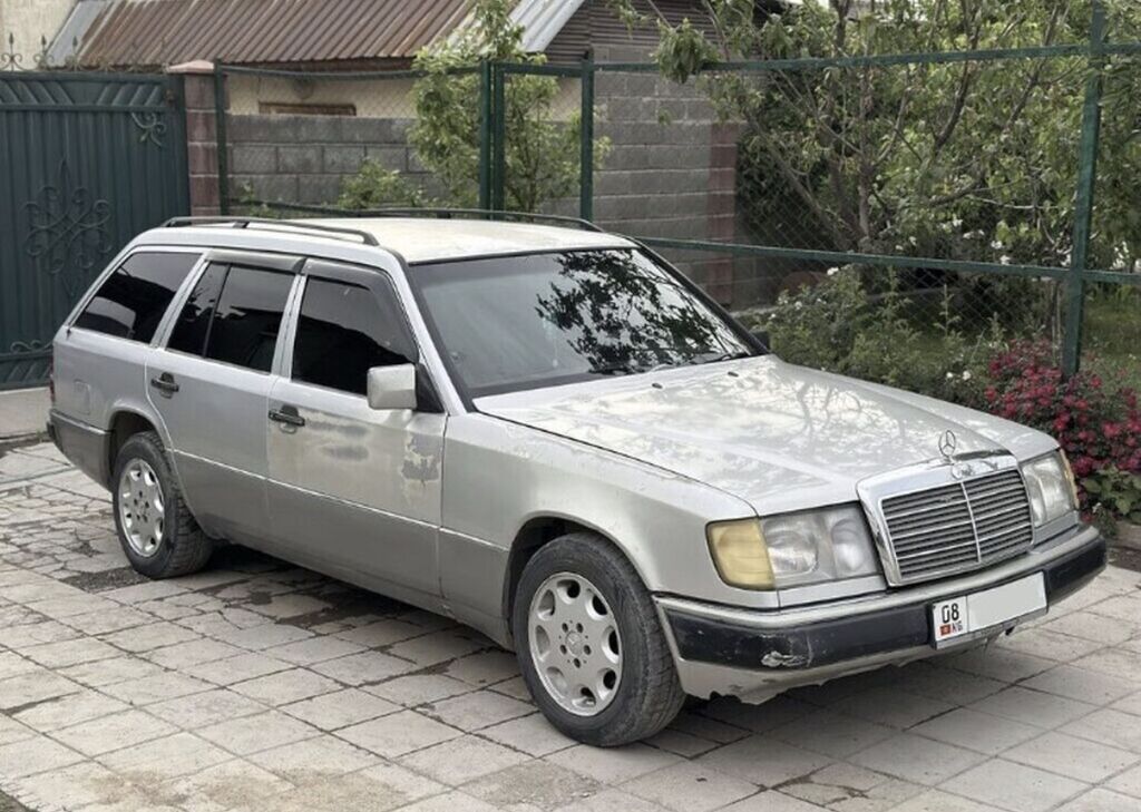 Mercedes-Benz W124: 1993 г., 2.3 л, Механика, Бензин, Универсал: фото 3