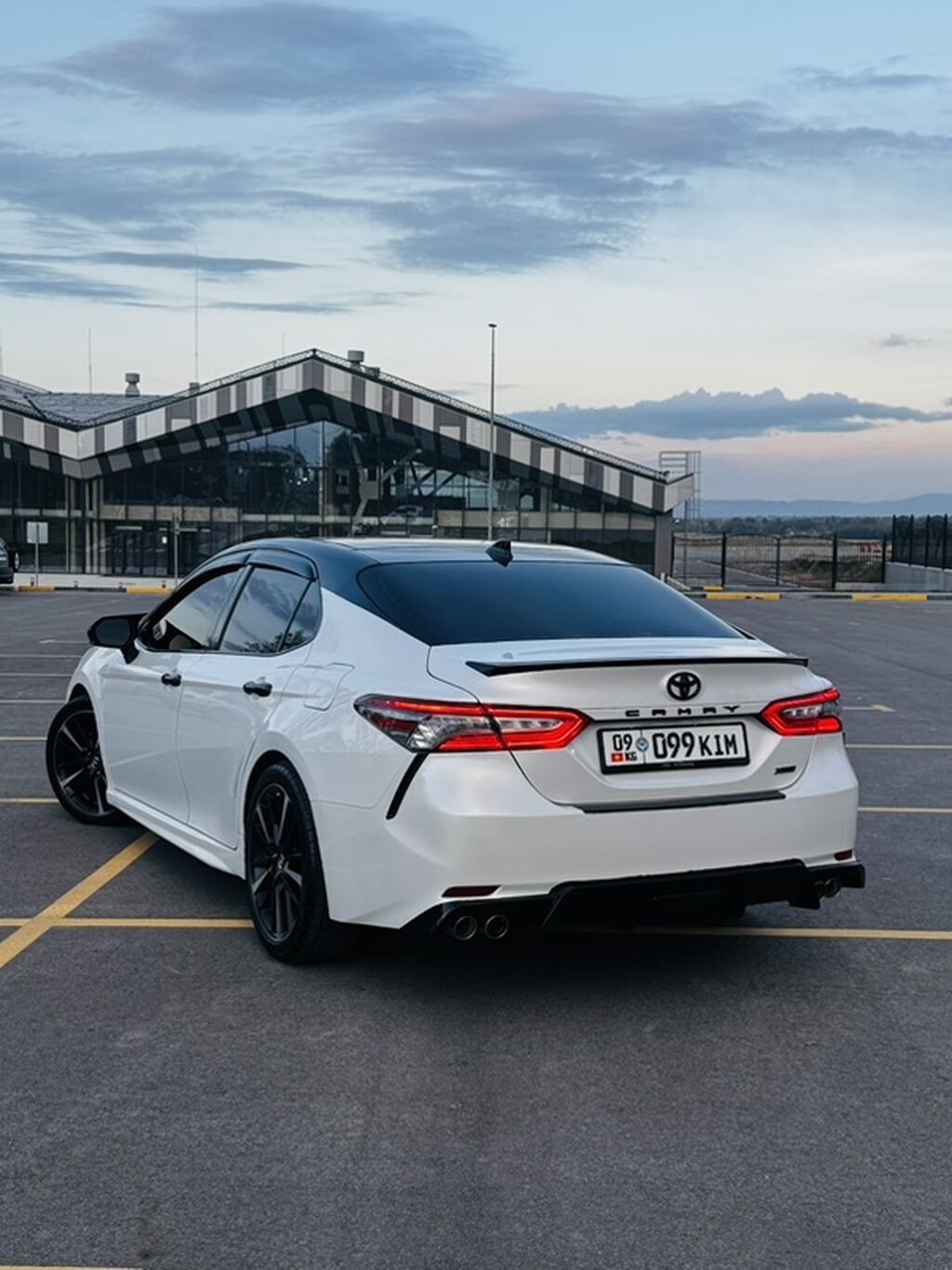 Toyota Camry: 2019 г., 2.5 л, Автомат, Бензин, Седан: фото 4
