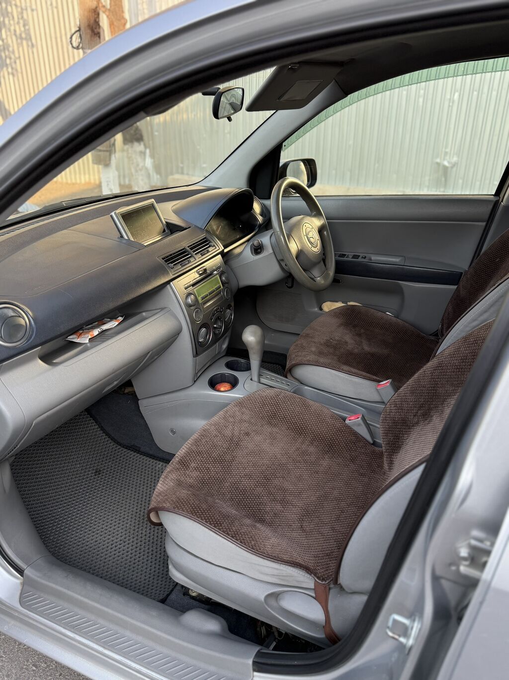 Mazda Demio: 2003 г., 1.3 л, Автомат, Бензин, Седан: фото 5