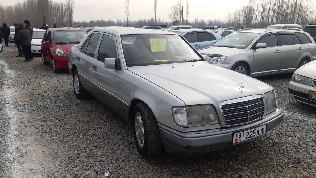 Mercedes-Benz 220: 1993 г., 2.2 л, Механика, Бензин, Седан: фото 5