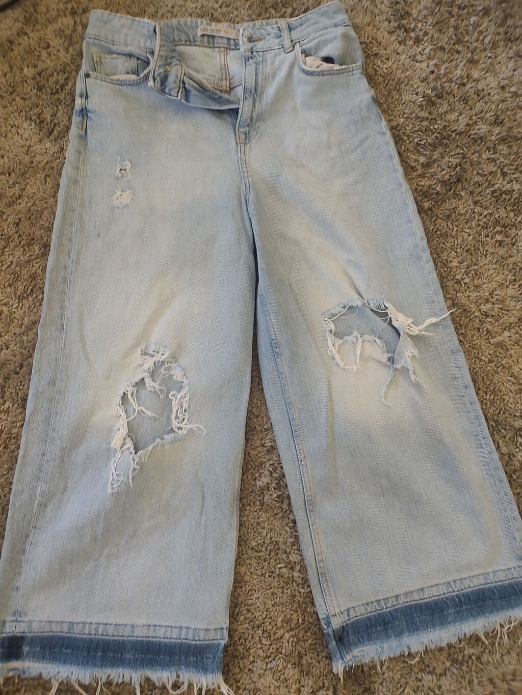 Farmerke: Ženske Zara široke farmerke svetlo plave boje, sa modernim detaljima