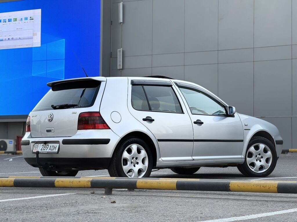 Volkswagen Golf: 2002 г., 2 л, Автомат, Бензин, Хэтчбэк: фото 8