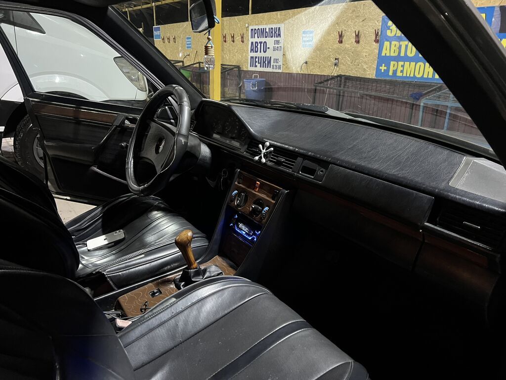 Mercedes-Benz E-Class: 1990 г., 2 л, Механика, Бензин: фото 6