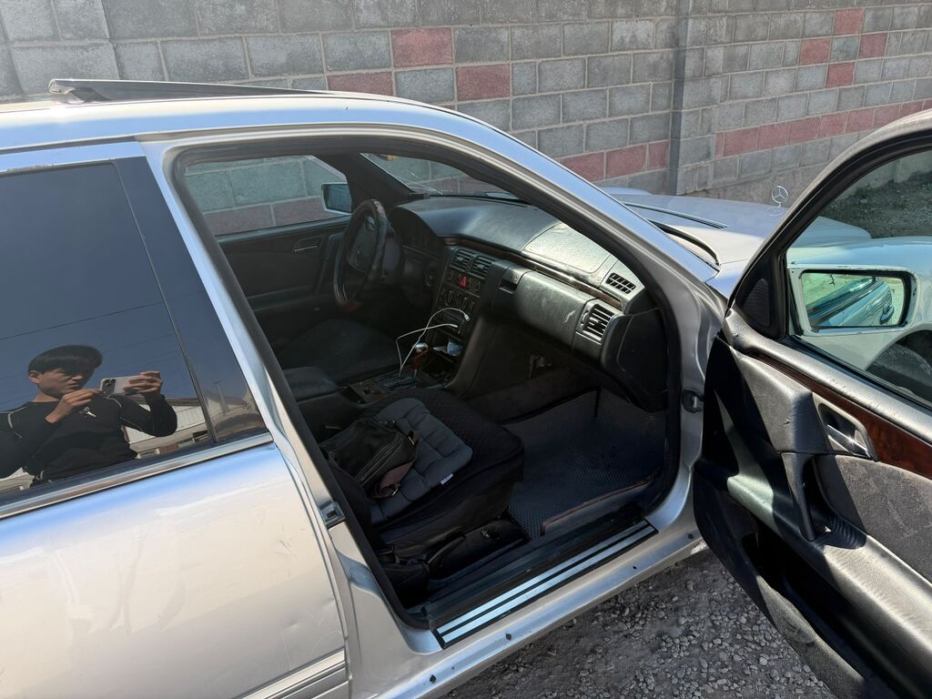 Mercedes-Benz E-Class: 1997 г., 2.3 л, Автомат, Бензин, Седан: фото 5