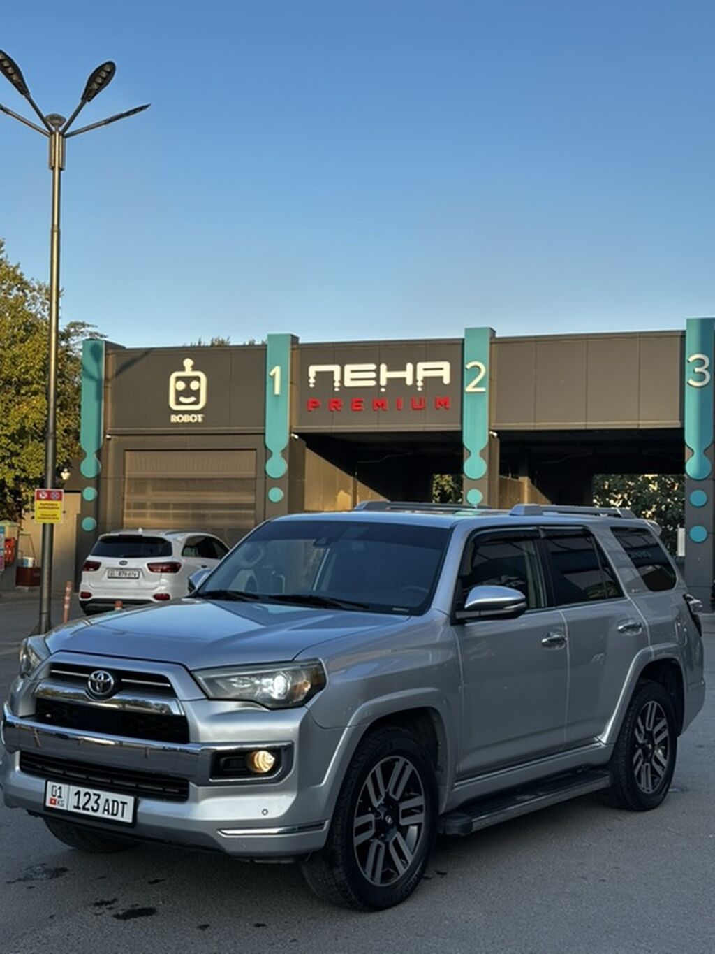 Toyota 4Runner: 2019 г., 4 л, Автомат, Бензин, Внедорожник: фото 7