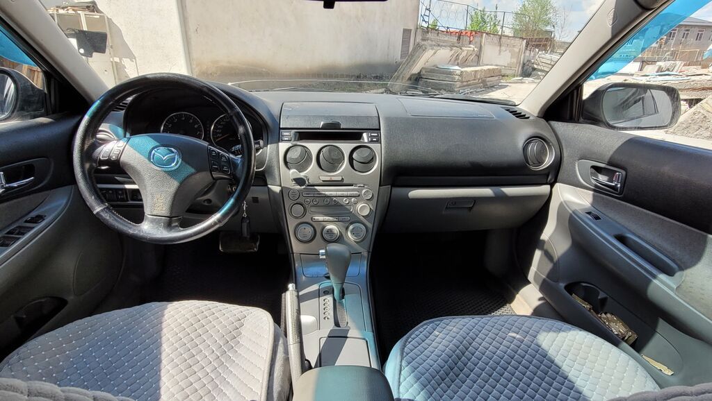 Mazda 6: 2002 г., 2 л, Автомат, Бензин, Седан: фото 2