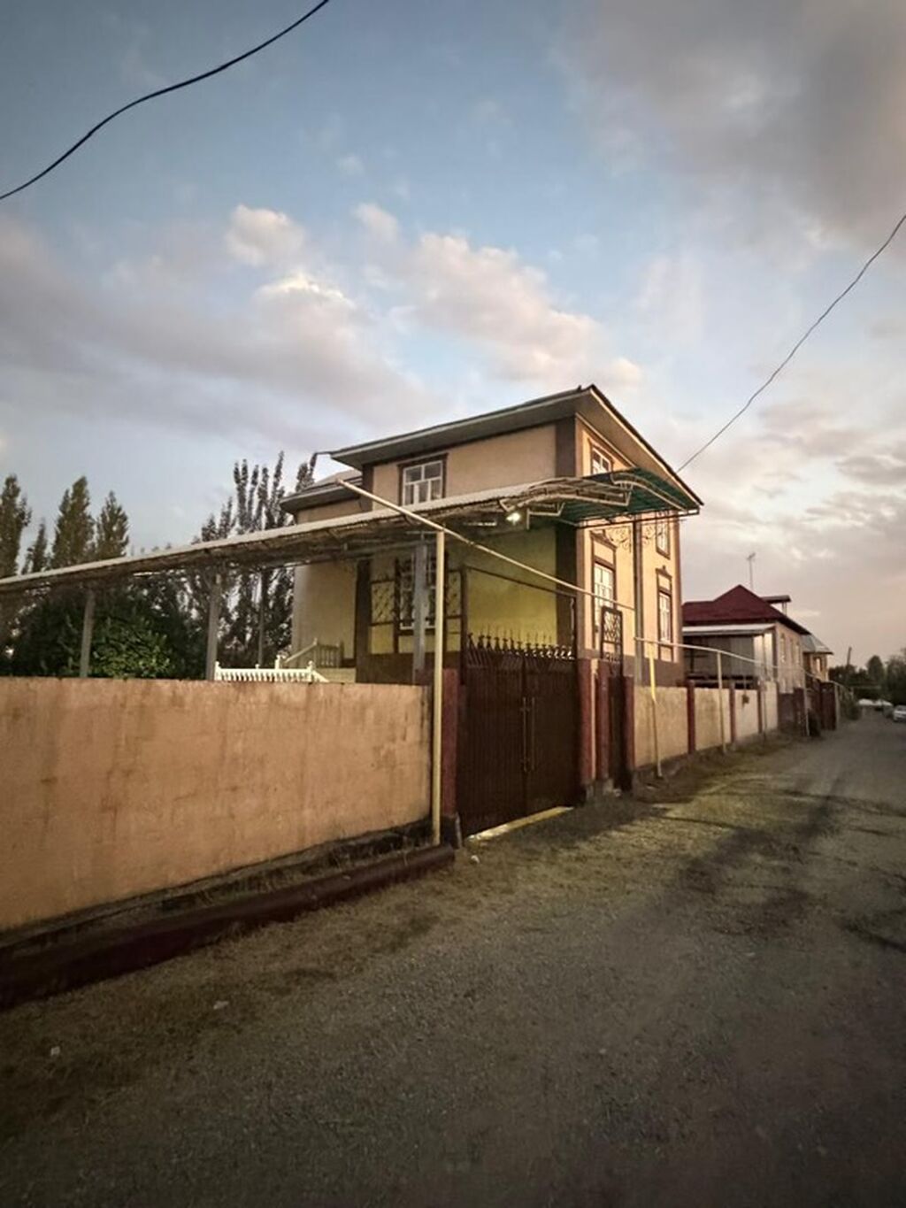 Продается двухэтажный жилой дом с огражденным участком и широкими: фото 4