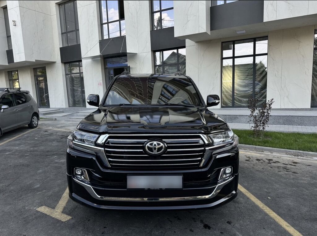 Toyota Land Cruiser: 2017 г., 4.6 л, Автомат, Бензин, Внедорожник: фото 1