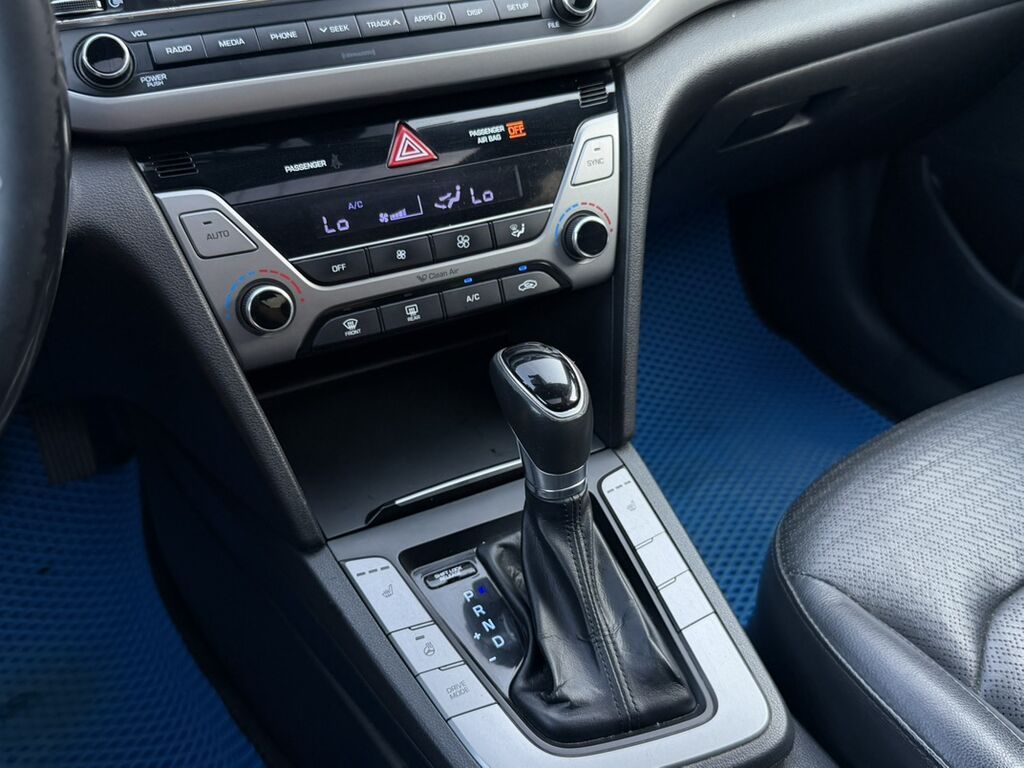 Hyundai Elantra: 2017 г., 2 л, Автомат, Бензин, Седан: фото 6