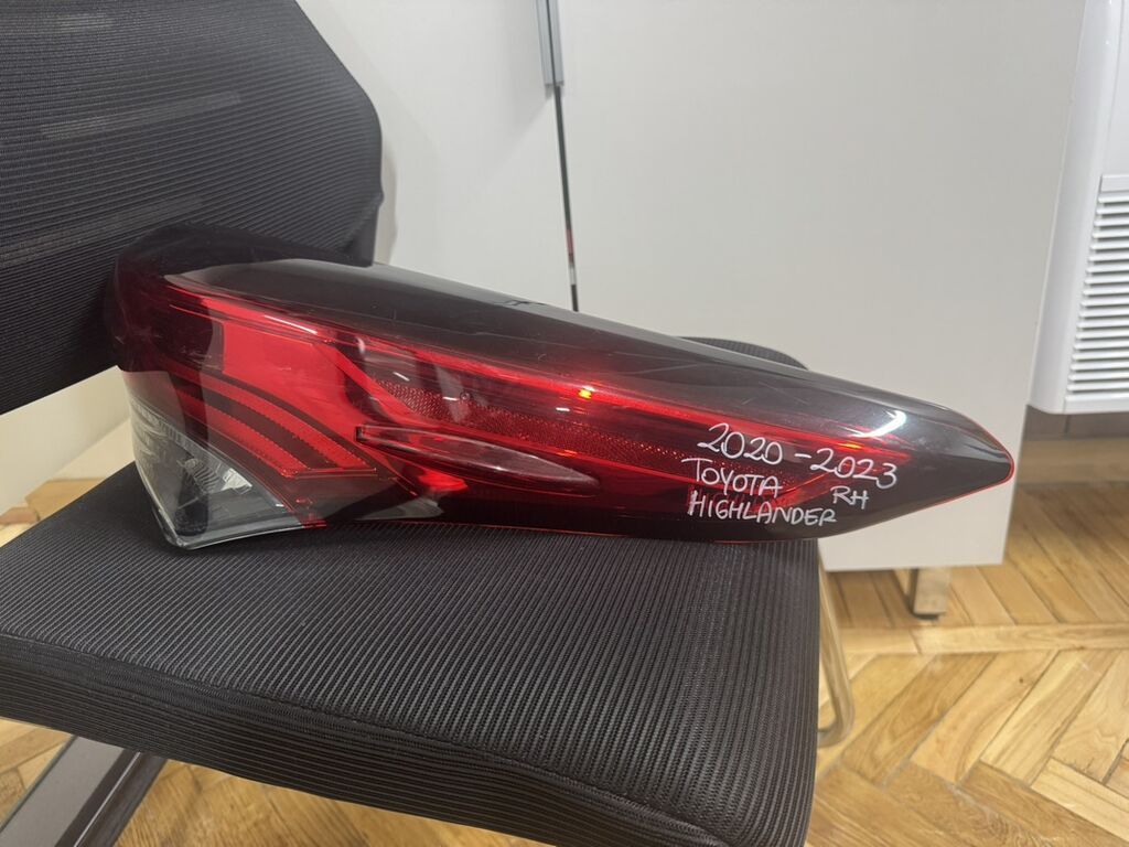 Задний правый фонарь (RH) для Toyota Highlander, модельные годы: фото 1