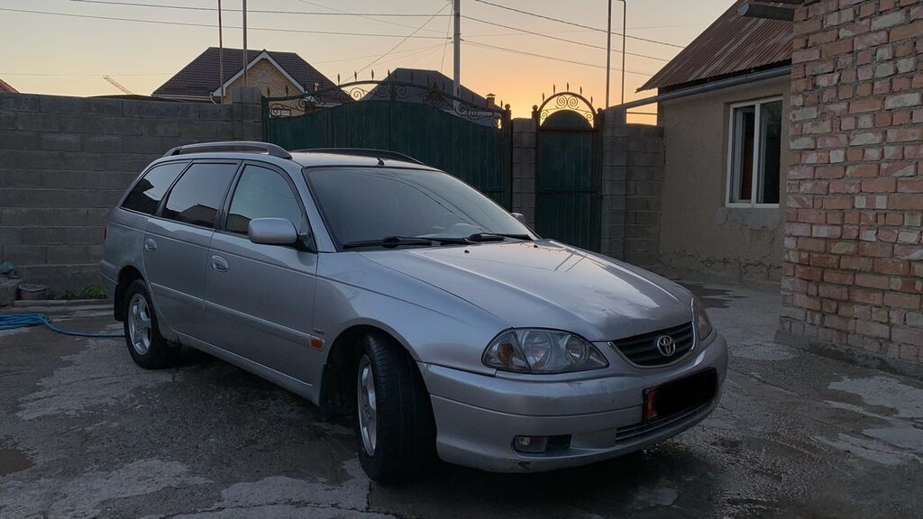 Toyota Avensis: 2002 г., 1.8 л, Механика, Бензин, Универсал: фото 2