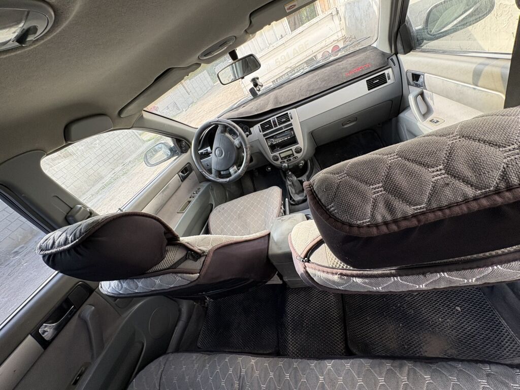 Chevrolet Lacetti: 2008 г., 1.6 л, Механика, Бензин, Седан: фото 4