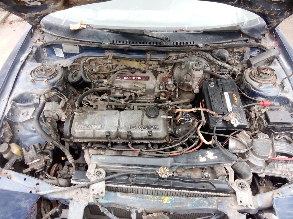 Mazda 323F, хэтчбек 5 дв., темно‑синий цвет, на разбор. - Кузов: 323F: фото 7