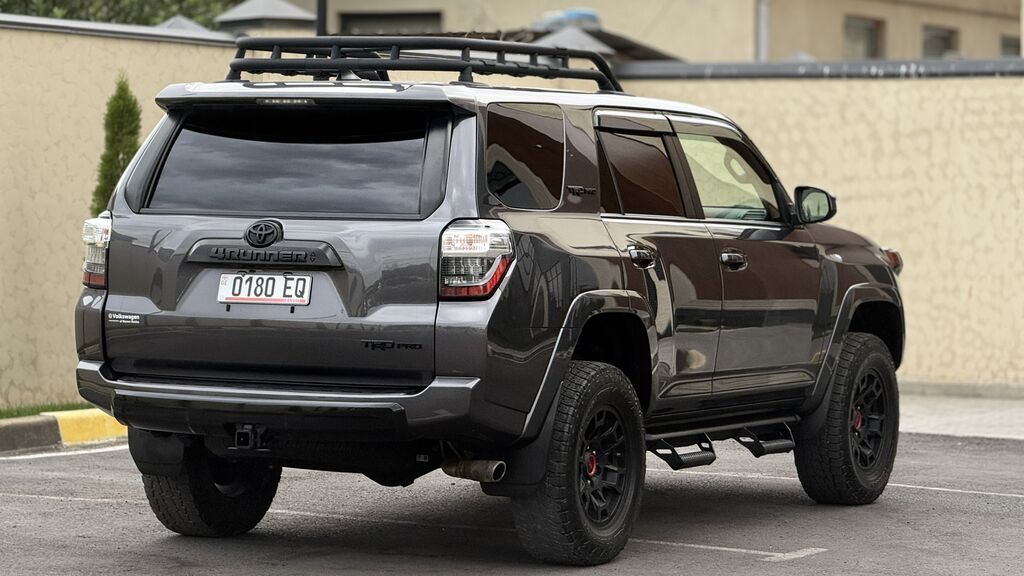 Toyota 4Runner: 2022 г., 4 л, Автомат, Бензин, Внедорожник: фото 8