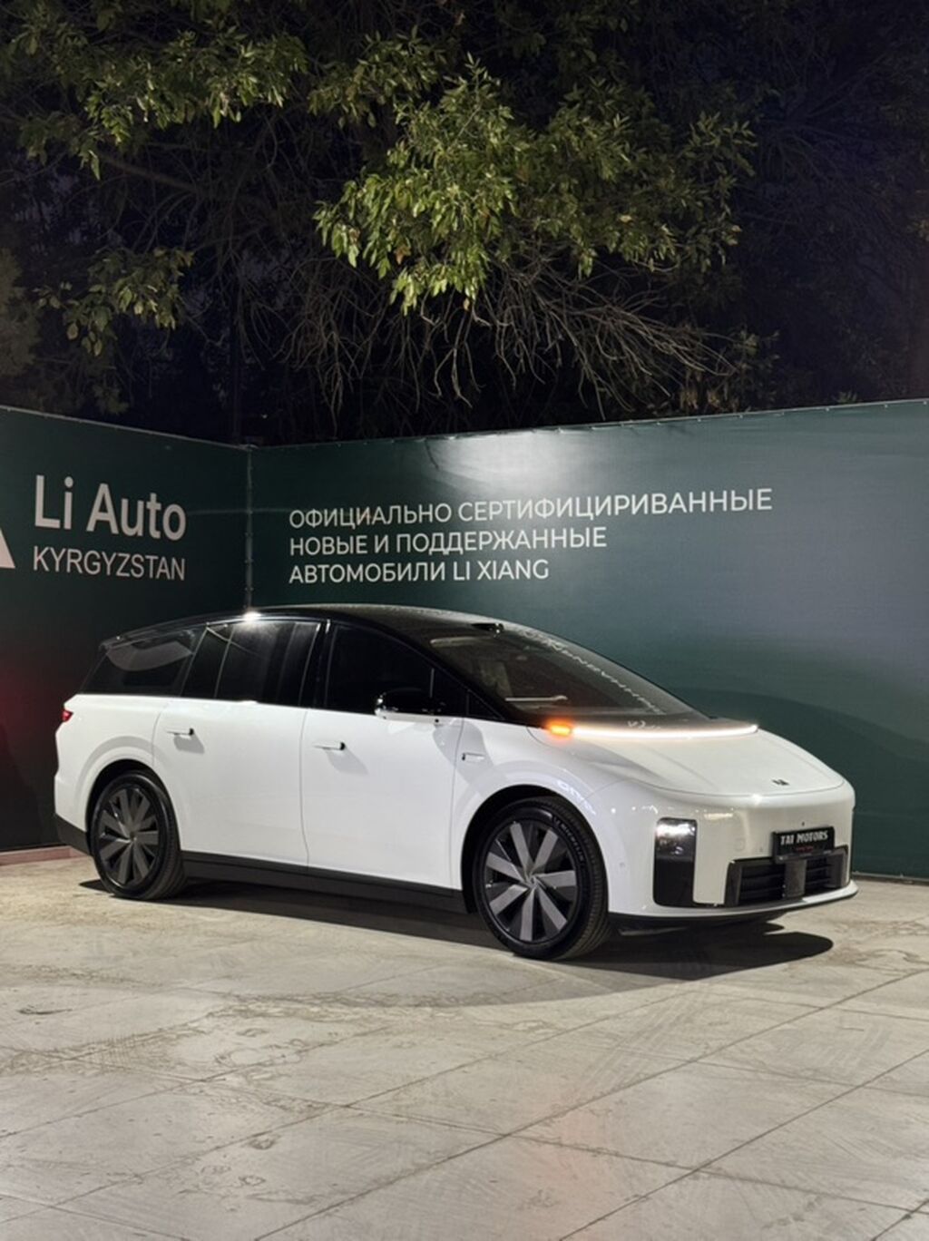 Lixiang i8: 2025 г., 0.1 л, Автомат, Электромобиль, Кроссовер: фото 1