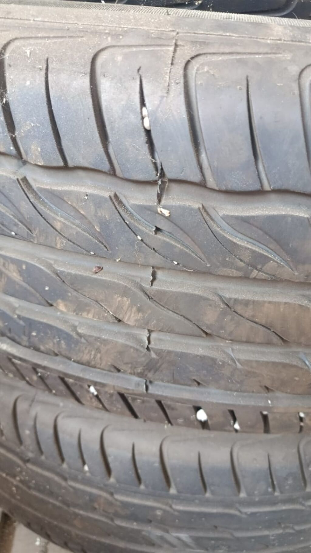 Летние шины 225/60 R17 99V почти новые - Комплект из 4 шин - Размер: фото 2
