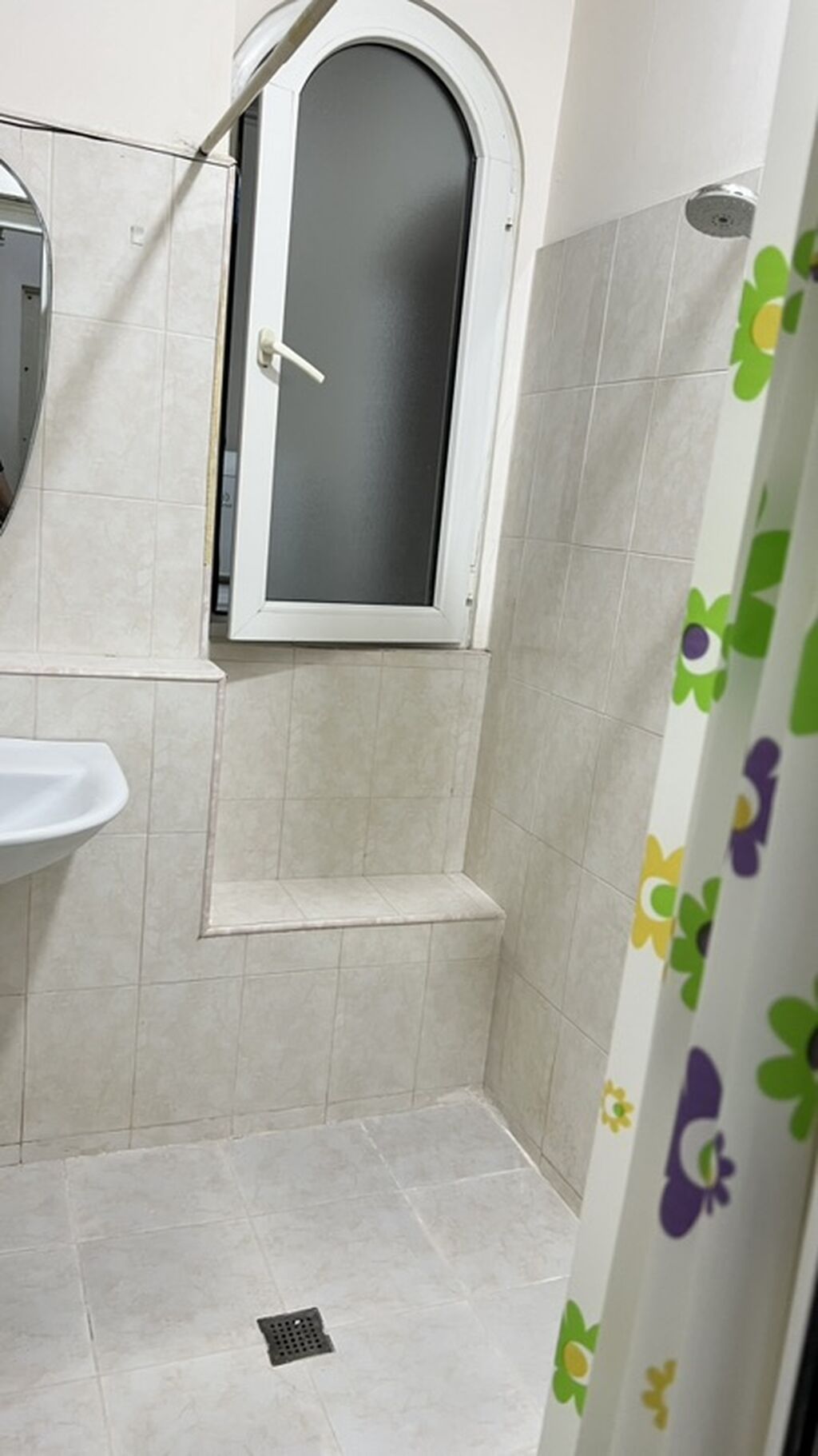 6 mkr., Nəsimi metrosunun və avtobus dayanacağının yanında 5/3, 1