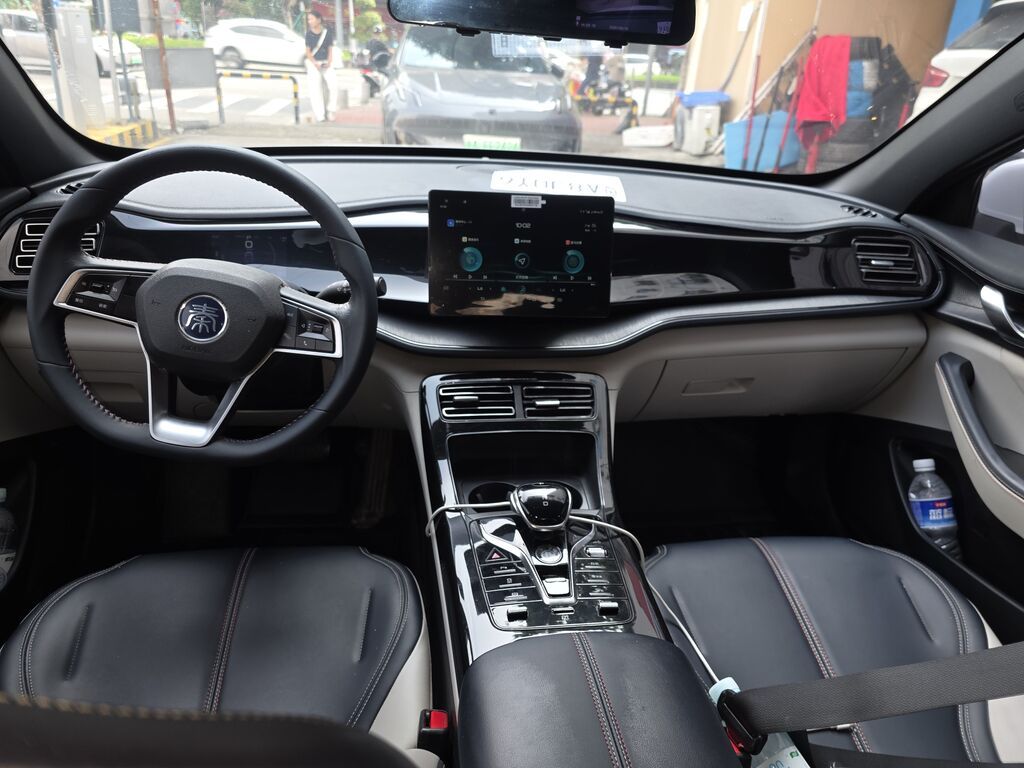 BYD Qin: 2022 г., 1.5 л, Автомат, Гибрид, Седан: фото 2
