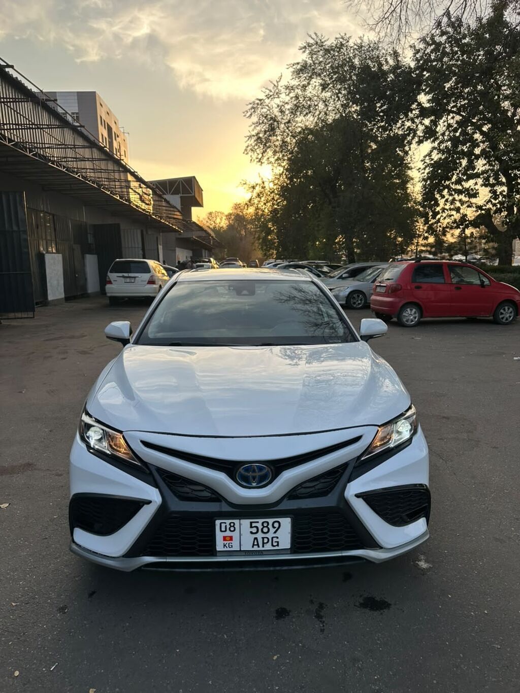 Toyota Camry: 2021 г., 2.5 л, Вариатор, Гибрид, Седан: фото 2
