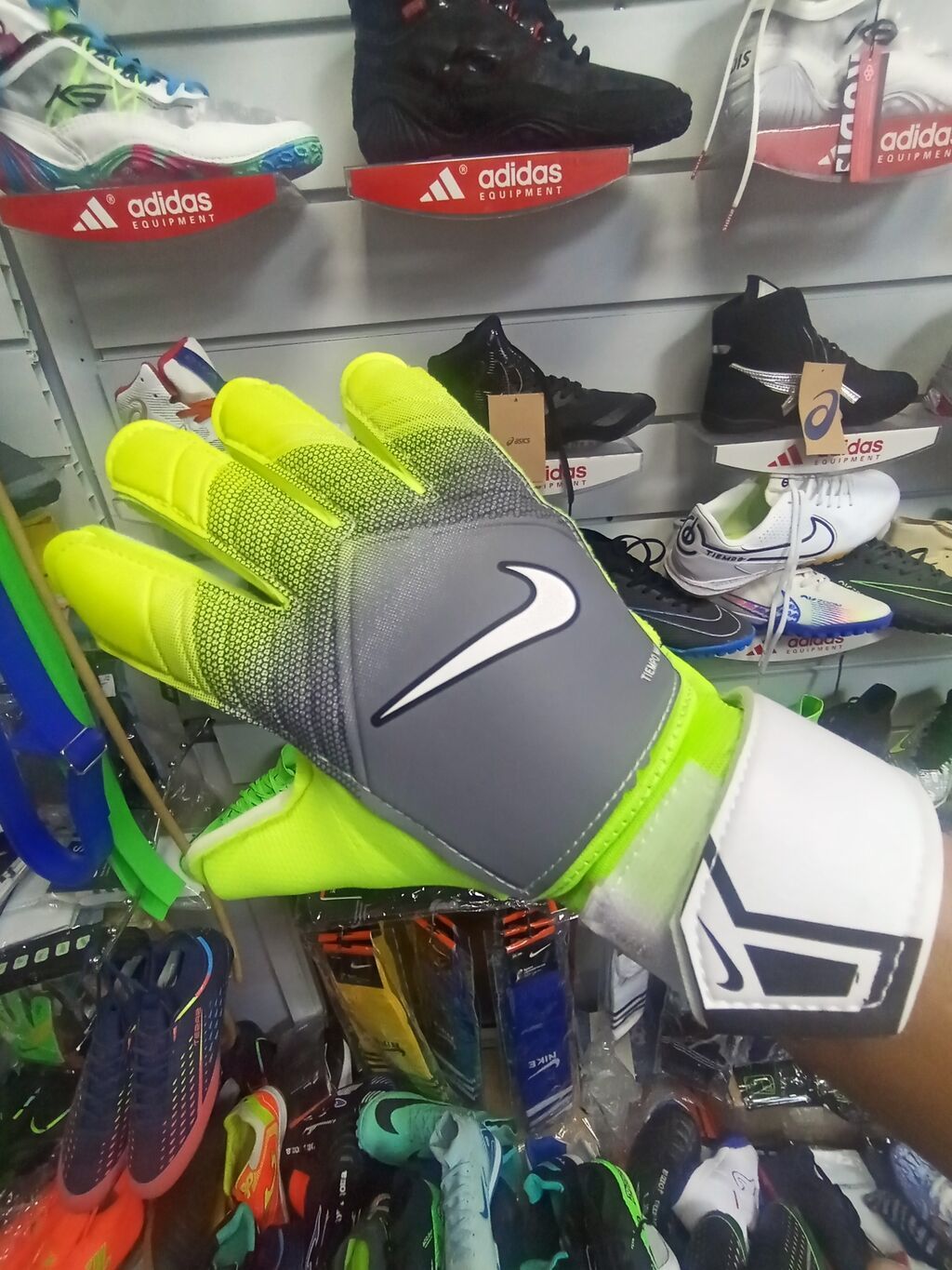 Вратарские Перчатки, Перчатки вратарские перчатки Nike Tiempo — фото 1