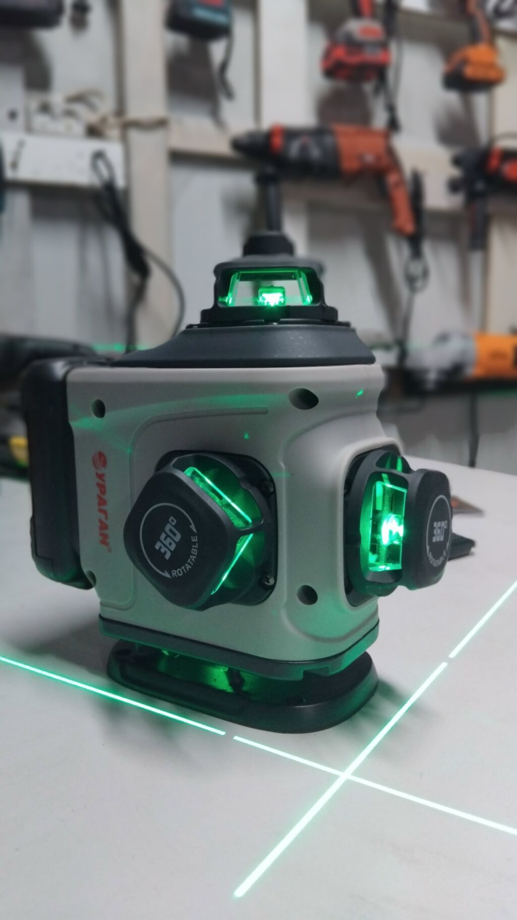 Лазерный уровень УРАГАН 3D с зелёным лучом Новый Полный комплект — фото 1