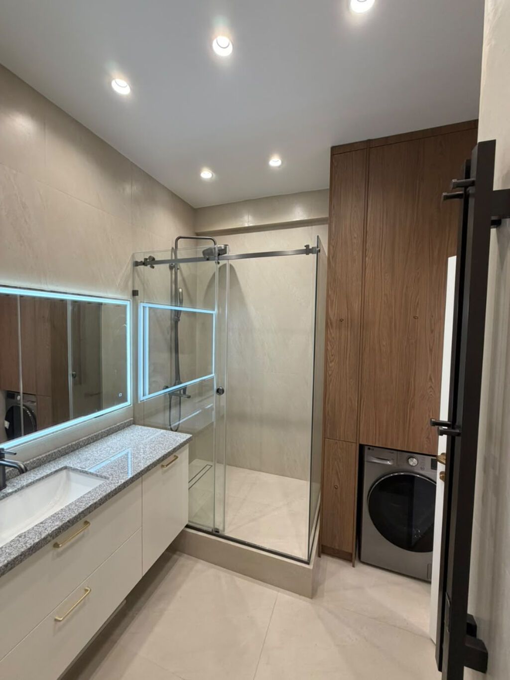 3 комнаты, 126 м², бульвар Эркиндик Элитка, 3 этаж, Дизайнерский ремонт