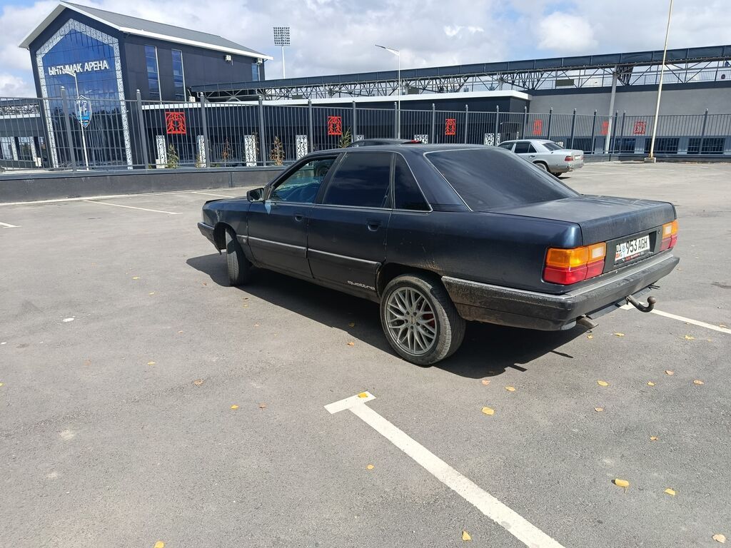 Audi 100: 1988 г., 2.3 л, Механика, Бензин, Седан: фото 3