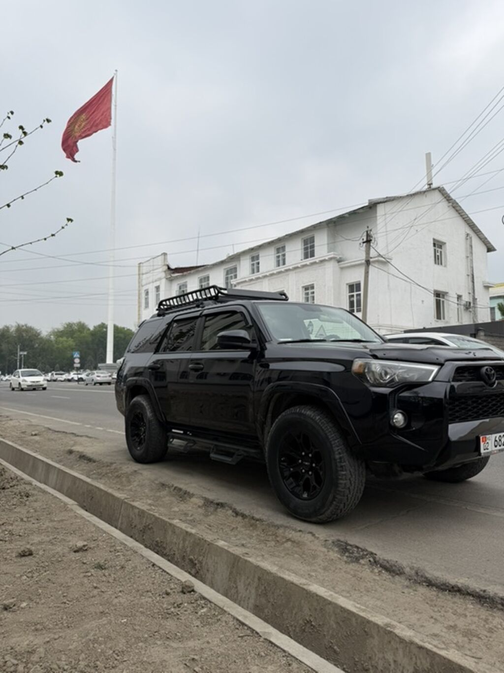 Toyota 4Runner: 2017 г., 4 л, Автомат, Газ, Внедорожник: фото 1
