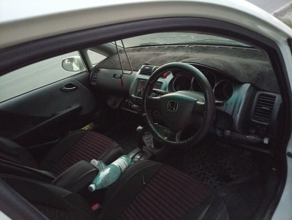 Honda Fit: 2002 г., 1.3 л, Автомат, Бензин, Хэтчбэк: фото 5