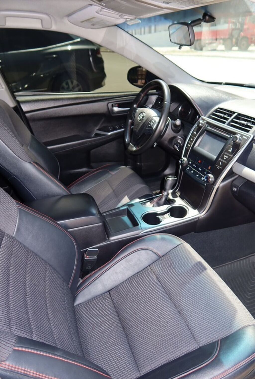 Toyota Camry: 2016 г., 2.5 л, Автомат, Бензин, Седан: фото 6