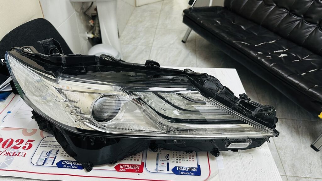 Правая передняя фара в сборе для Toyota Camry V70 (рестайлинг: фото 1