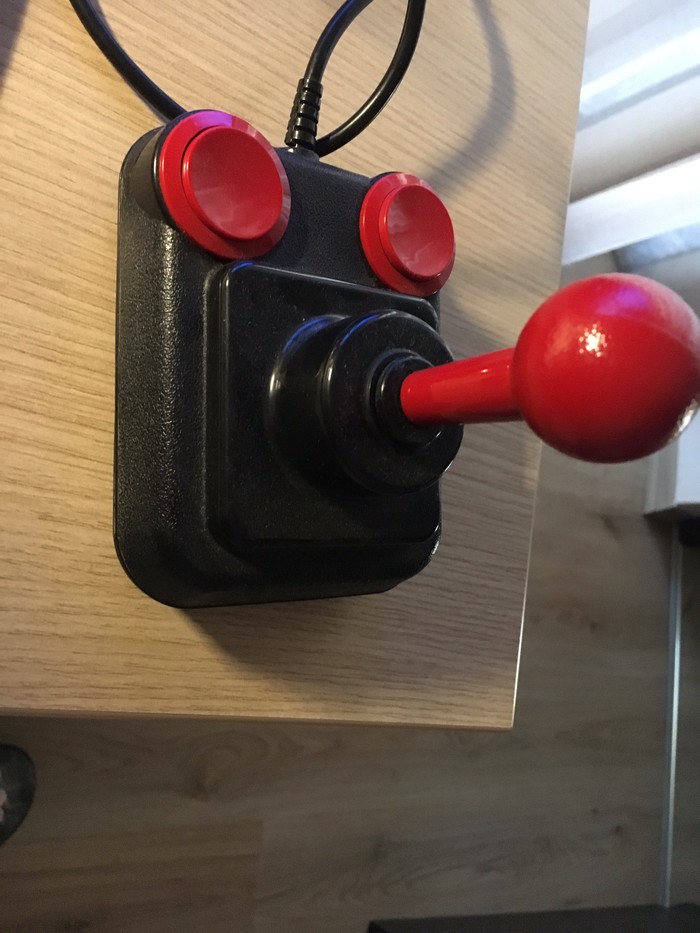 Άλλα παιχνίδια και κονσόλες: Joystick 9pin για amiga σε lalafo.gr Joystick 9pin για amiga σε Γλυφάδα