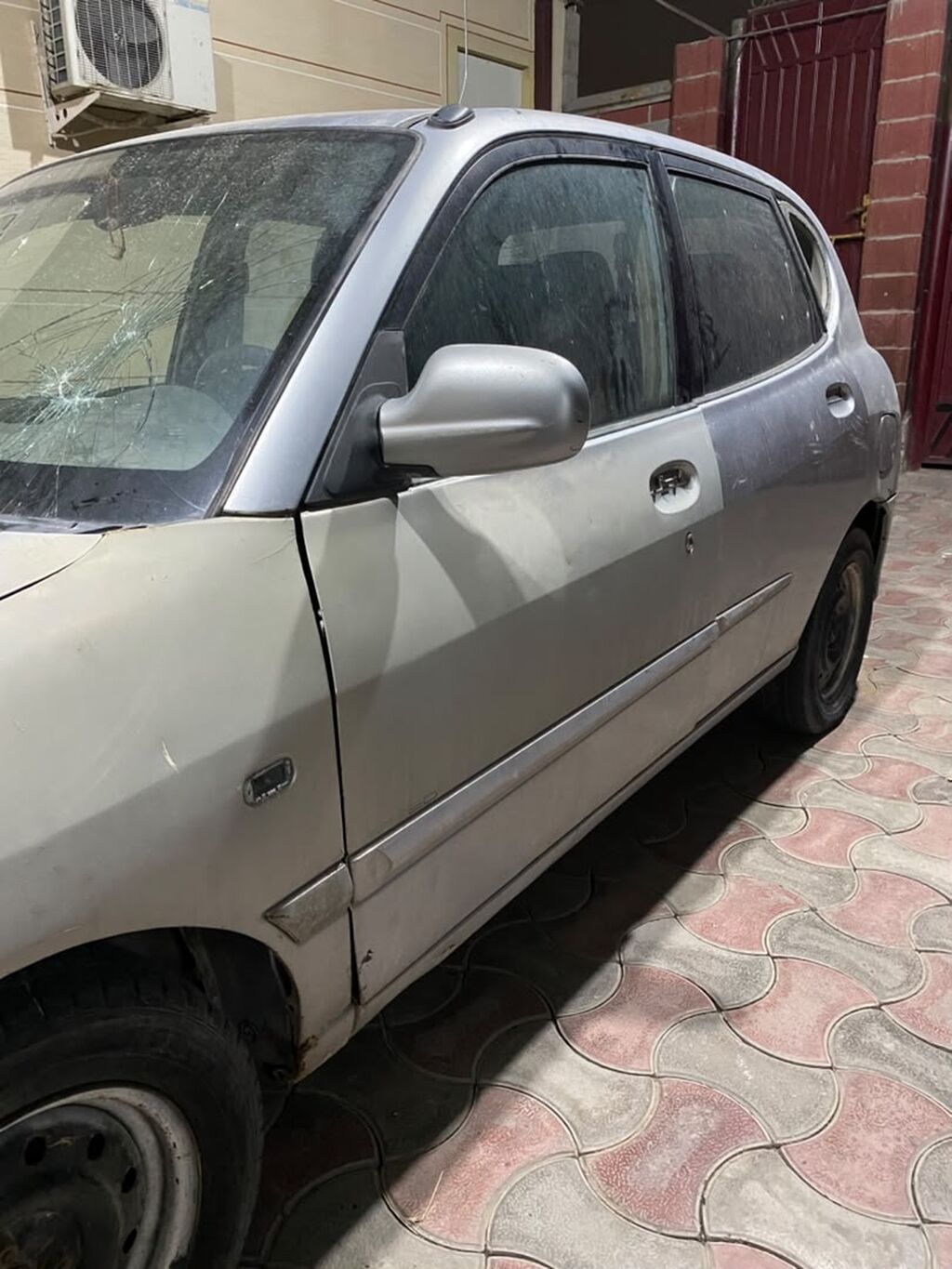 Daihatsu Sirion: 2003 г., 1 л, Механика, Бензин, Хэтчбэк: фото 8