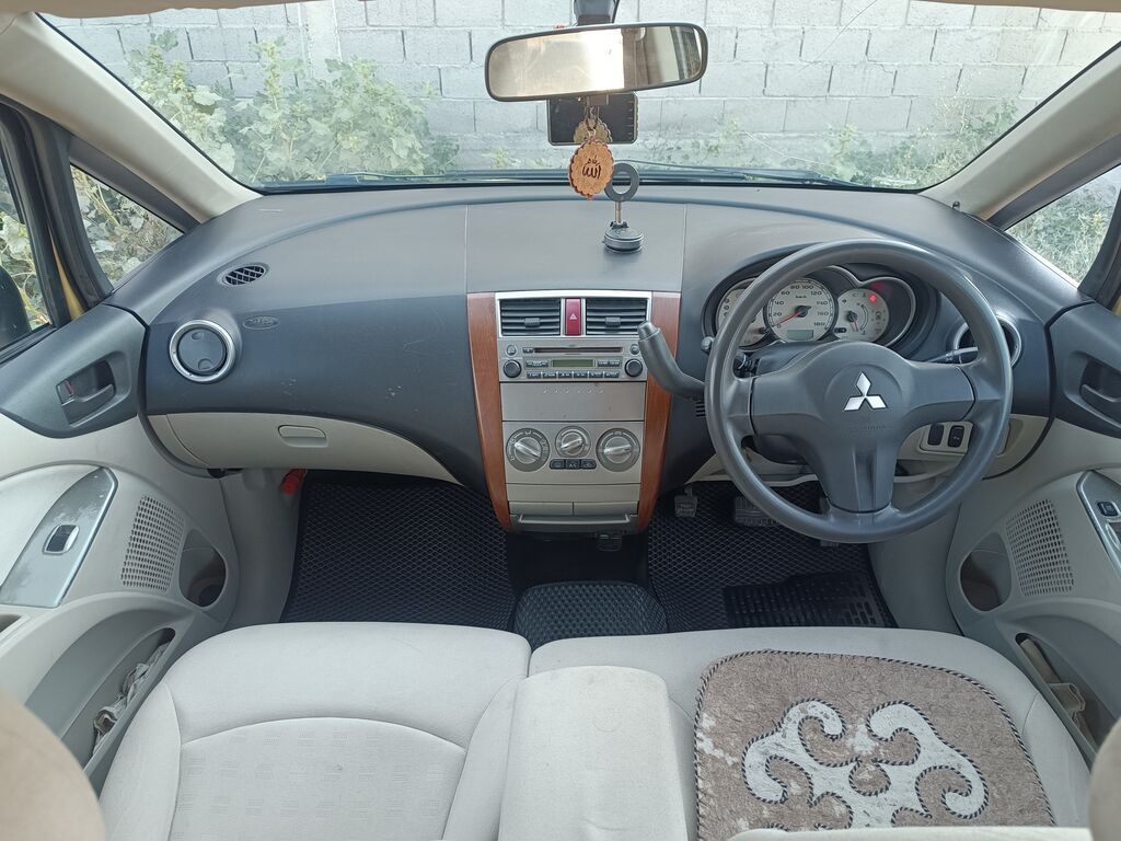 Mitsubishi Colt: 2004 г., Хэтчбэк: фото 8